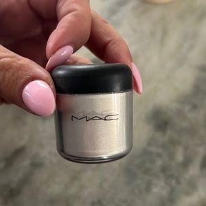 MAC Vanilla Pigment - large jar - swatched only